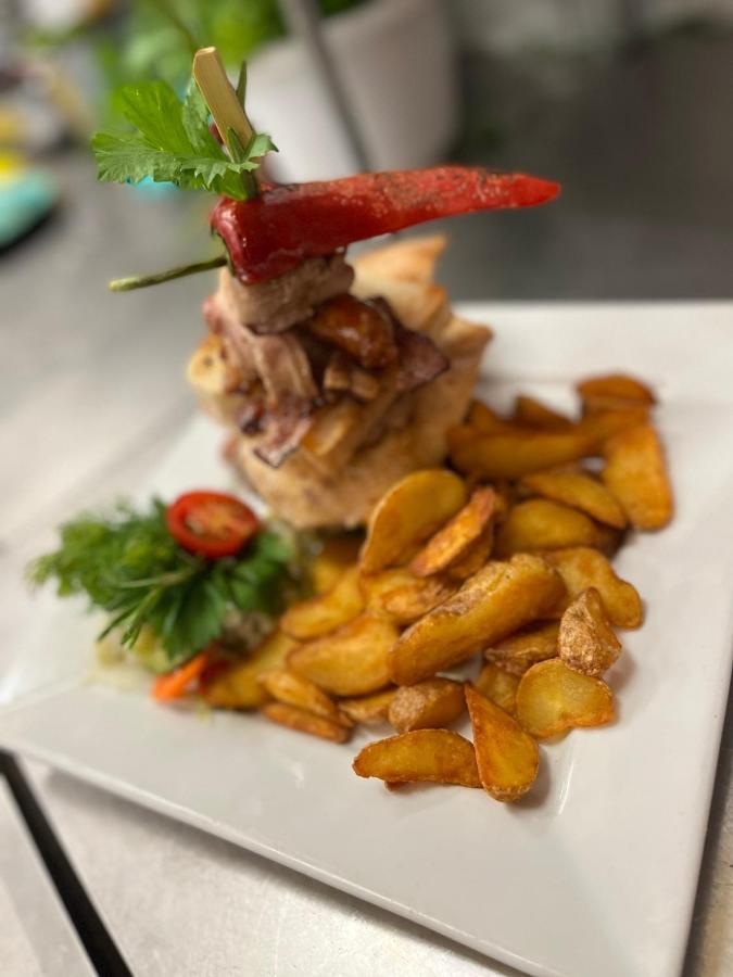 Malom Club Panzio Bed & Breakfast