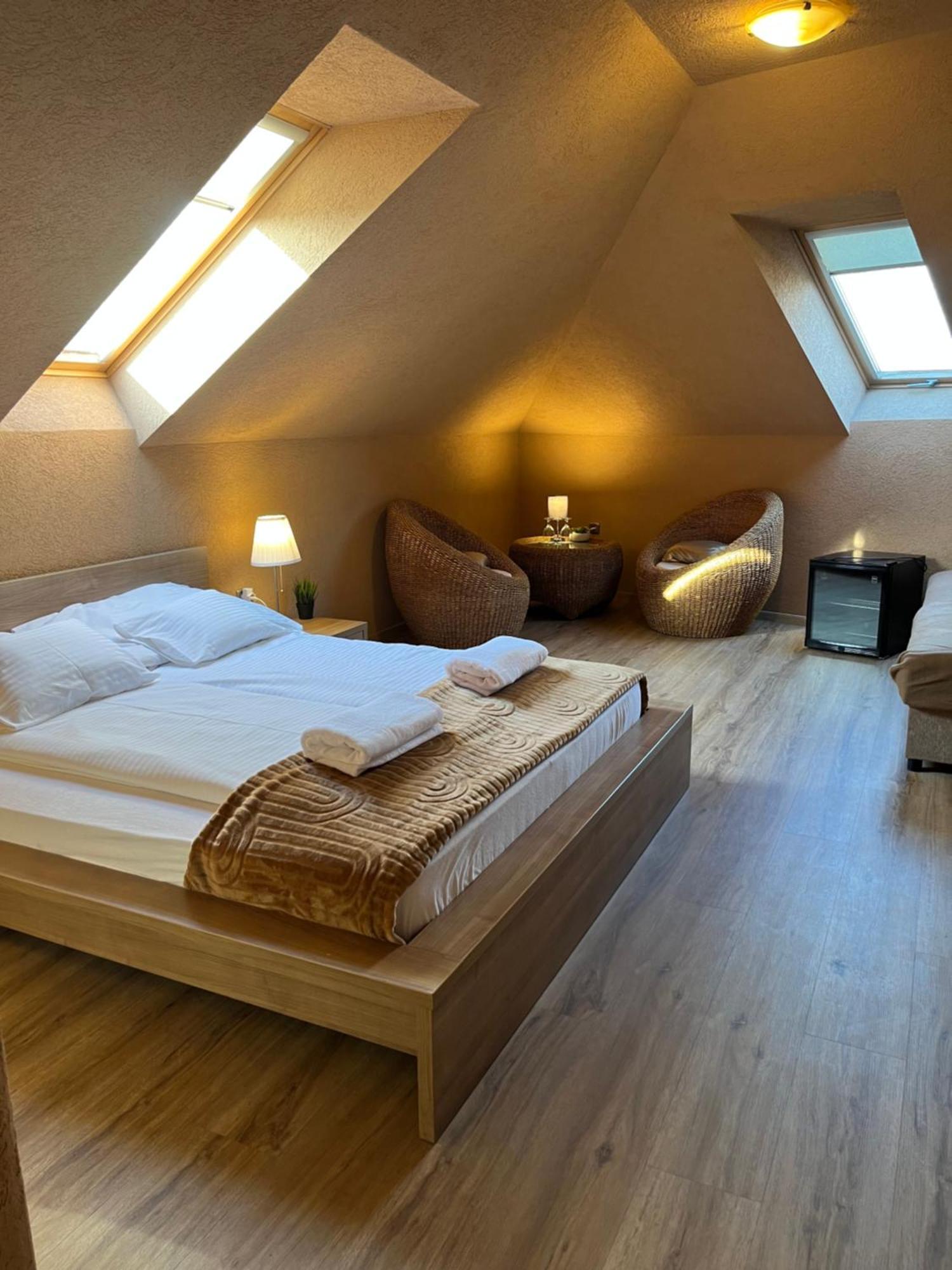 Malom Club Panzió Bed and breakfast