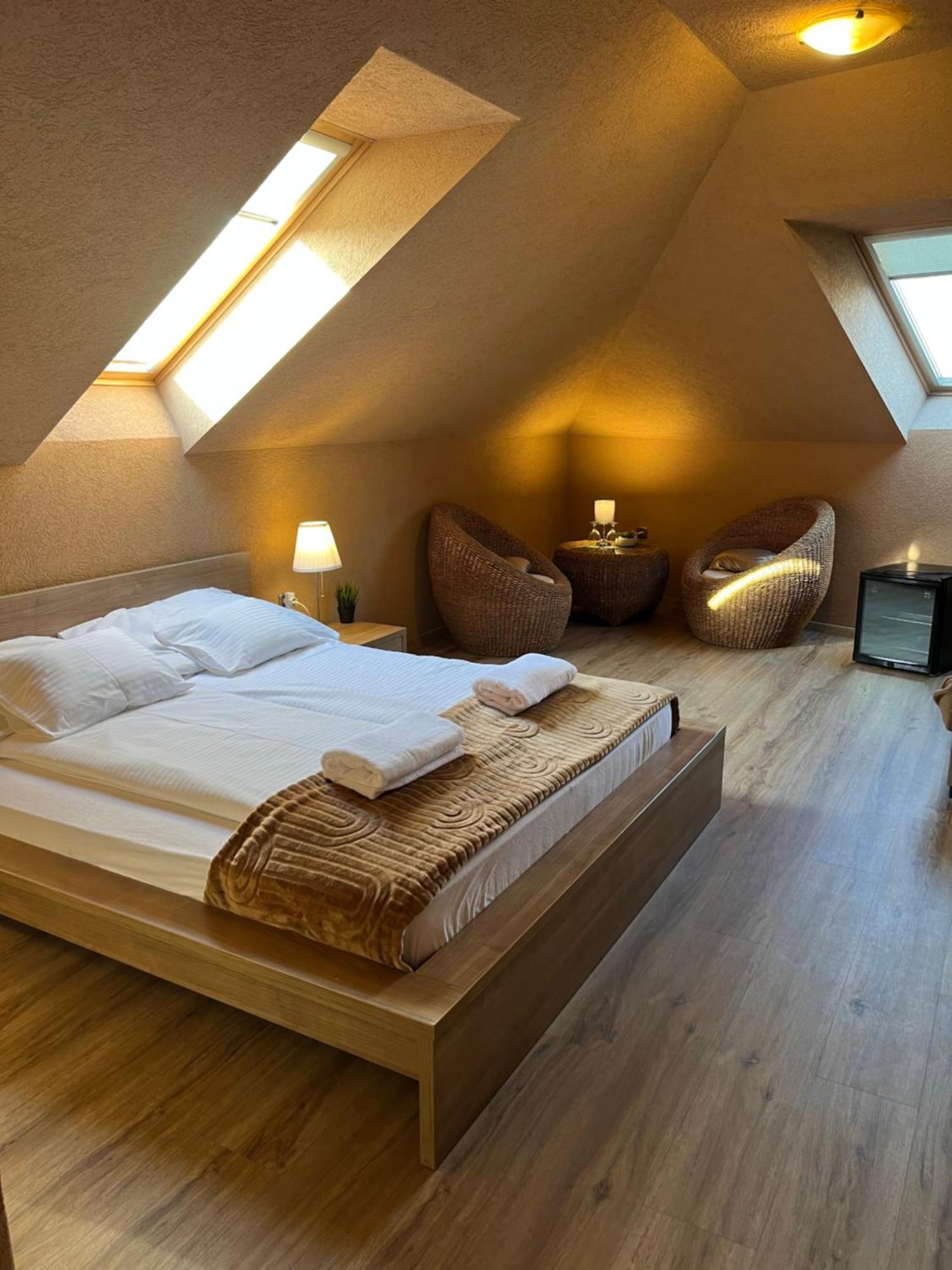 Bed and breakfast Malom Club Panzió 2*