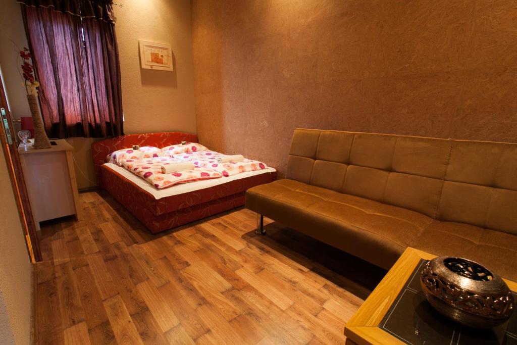 Bed & Breakfast Malom Club Panzio Baja