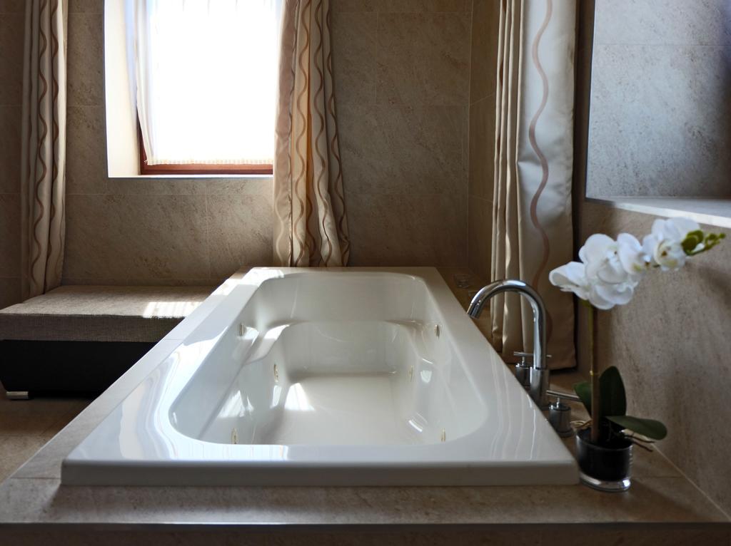 Malom Club Panzio Bed & Breakfast 2*
